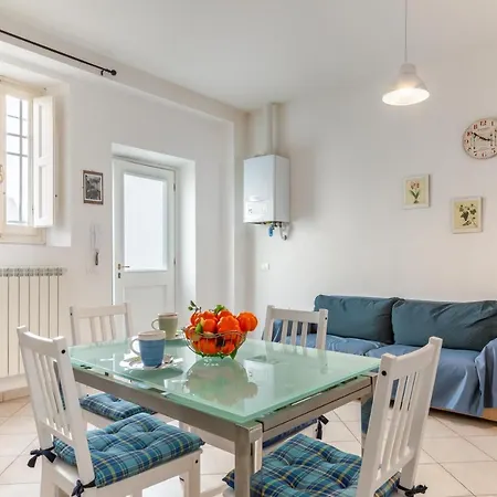 Guesthost - Quiet And Bright Διαμέρισμα *