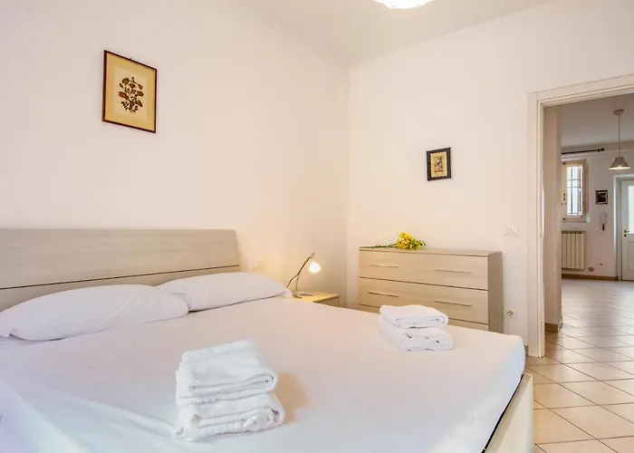 Guesthost - Quiet And Bright Апартаменты *